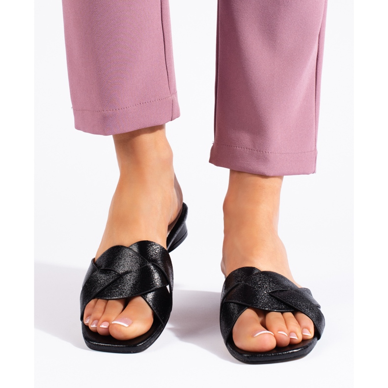 Chinelos pretos de senhora 1