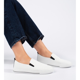 Tênis feminino branco vazado 2