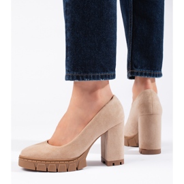 Sapatos femininos de camurça bege com salto alto 2