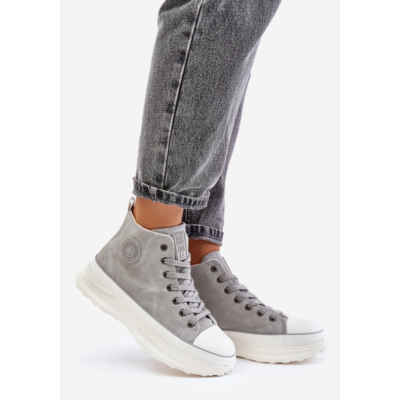 Tênis feminino isolado na plataforma Big Star OO274073 cinza 1
