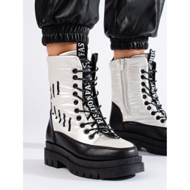 Bolsas isolantes femininas na plataforma Vinceza em preto e branco 1