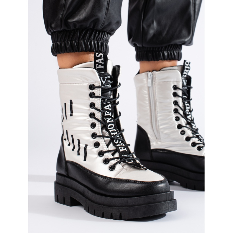 Bolsas isolantes femininas na plataforma Vinceza em preto e branco 1