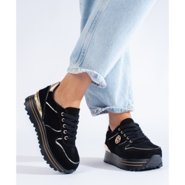 Tênis preto feminino na plataforma 1