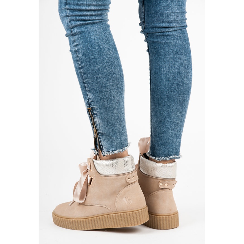 Vices Trepadeiras de renda castanho 2 Vices Trepadeiras de renda castanho 2