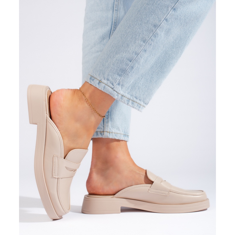 Chinelos femininos fechados bege 1