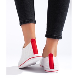 Tênis feminino branco com atacadores vermelhos 1 Tênis feminino branco com atacadores vermelhos 1