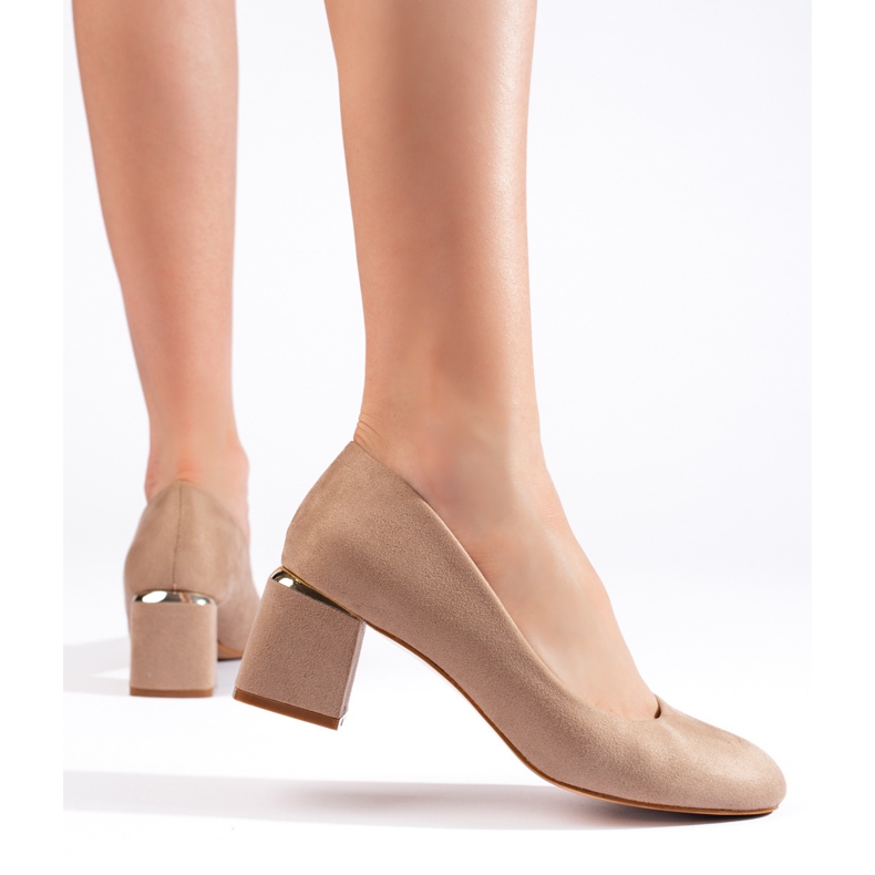 Sapatos de salto alto em camurça bege 2