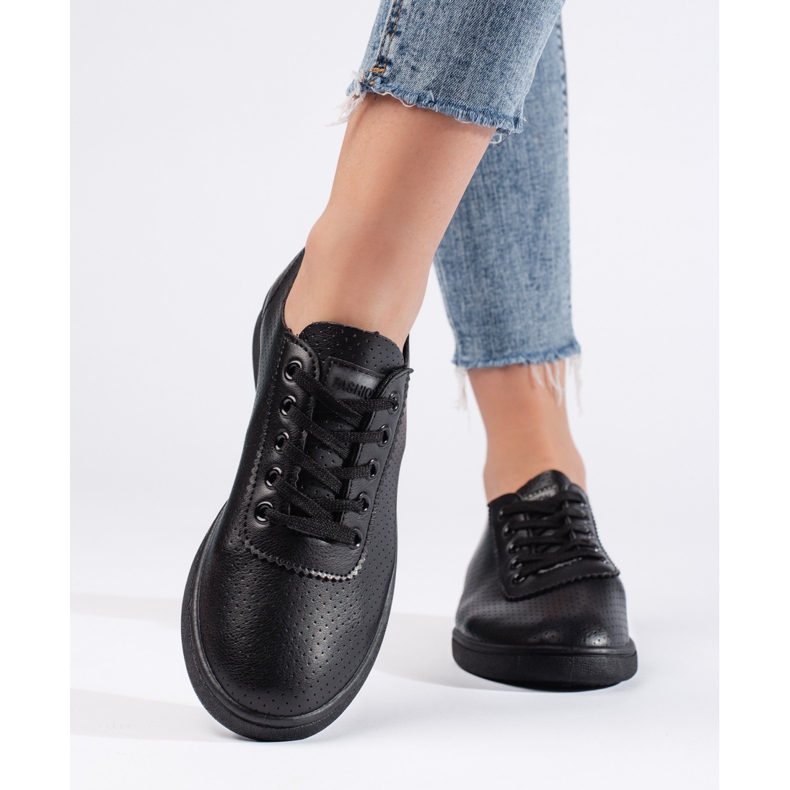 Tênis pretos clássicos femininos 1