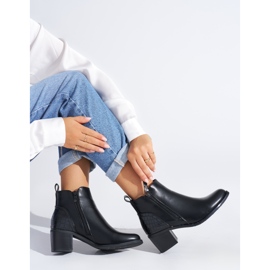 Botins pretos elegantes 2
