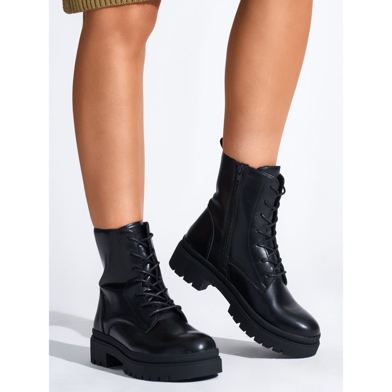 Botins femininos pretos com cadarço 2 Botins femininos pretos com cadarço 2