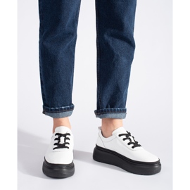 Sapatos brancos de couro em plataforma preta 2