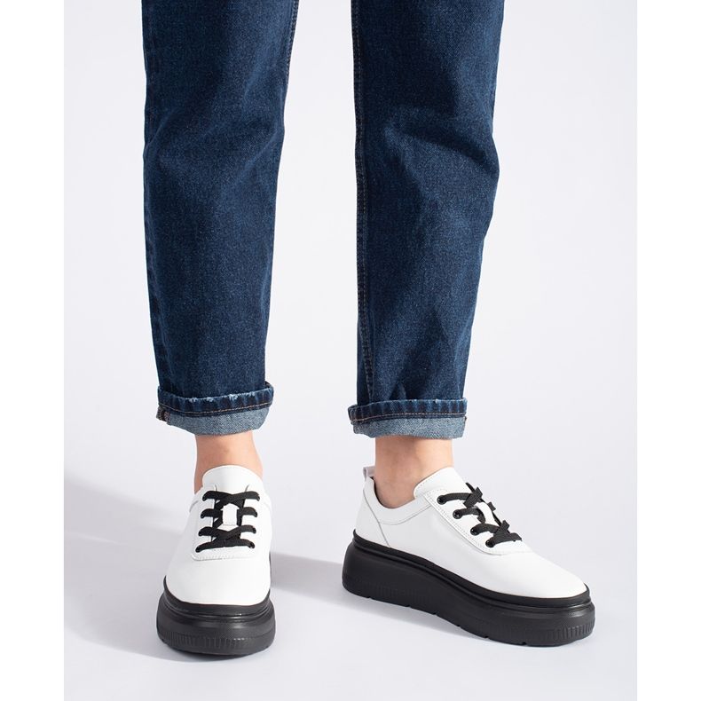 Sapatos brancos de couro em plataforma preta 2