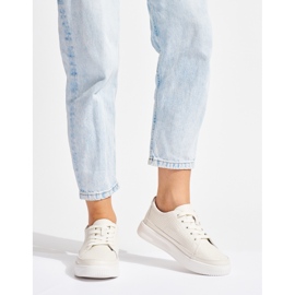 Tênis branco de couro perfurado por Sergio Leone 2