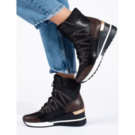 Botas esportivas femininas na cunha Vinceza preto 2