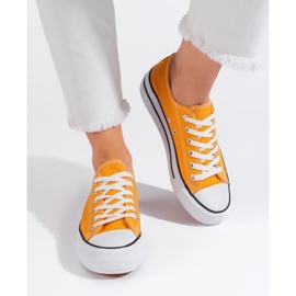 Tênis feminino clássico amarelo com cadarço 1 Tênis feminino clássico amarelo com cadarço 1