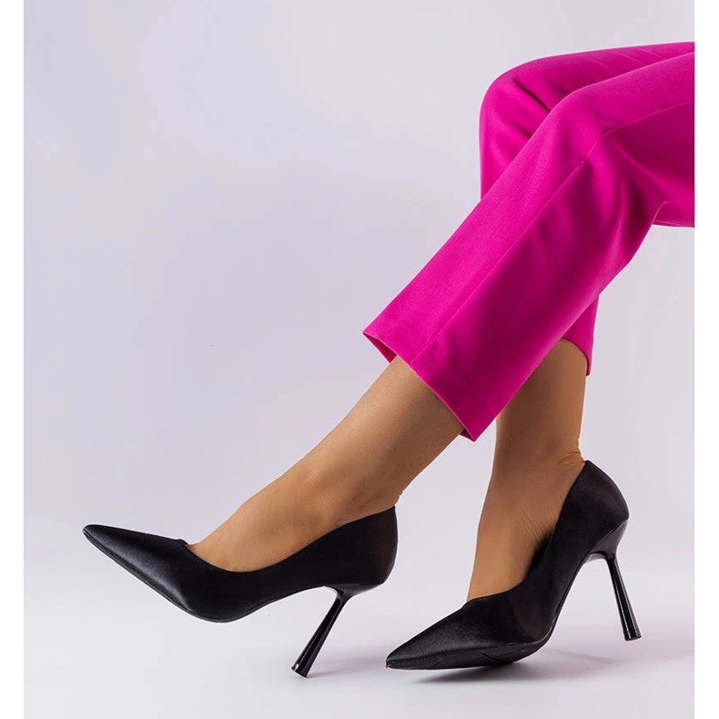 Vinceza Alfinetes pretos com acabamento acetinado da Vincez 2 Vinceza Alfinetes pretos com acabamento acetinado da Vincez 2