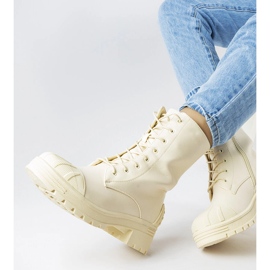 Botas bege claro com sola mais grossa da Manara 1