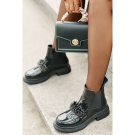 Botins de couro envernizado com decoração, slip-on isolado, preto Solimav 2