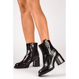 Botins femininos de couro envernizado de salto alto, sapatos de salto alto de couro com isolamento preto 1