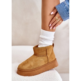 News Botas de neve femininas baixas na plataforma isoladas com pêlo de camelo marrom 3