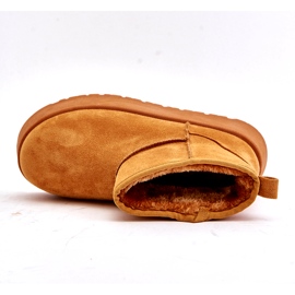 News Botas de neve femininas baixas na plataforma isoladas com pêlo de camelo castanho 1