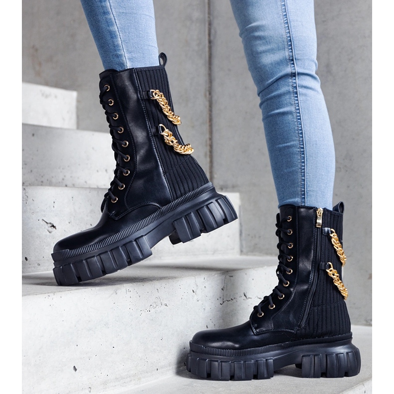 Botas pretas decoradas com correntes Crocemosso preto 1 Botas pretas decoradas com correntes Crocemosso preto 1