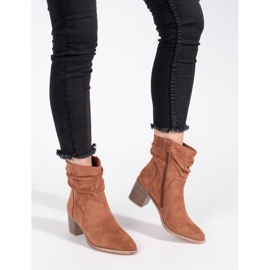 Botins em camurça castanha com parte superior em folho marrom 2