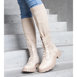Botas slip-on bege com parte superior em material flexível da Luana 1
