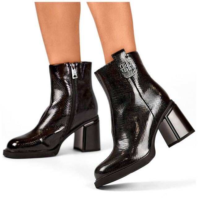 Botins femininos com isolamento de couro envernizado, pretos 25-66670B 1