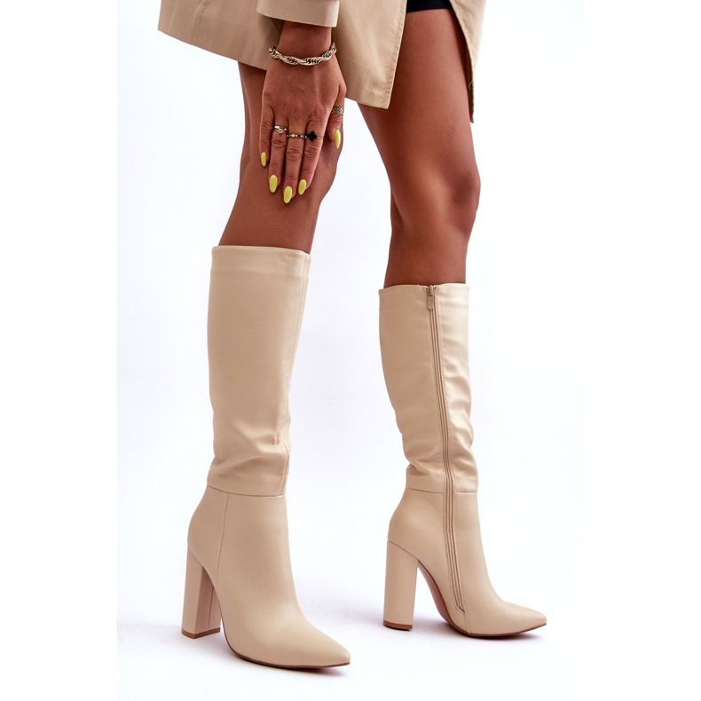 Botas de couro bege femininas 1