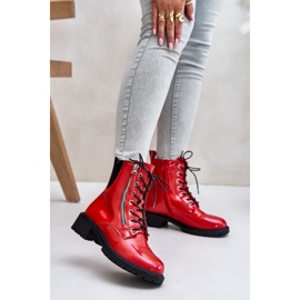Botas de patente com zíper, Ravanthia vermelha isolada vermelho 1