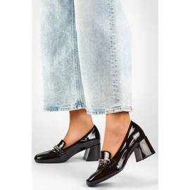 Sapatos femininos de couro de salto alto com decoração, pretos 24-58242B 2