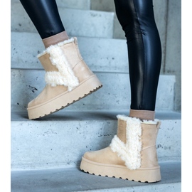 Botas de neve com plataforma de camurça ecológica bege decoradas com pele da Peters 1 Botas de neve com plataforma de camurça ecológica bege decoradas com pele da Peters 1