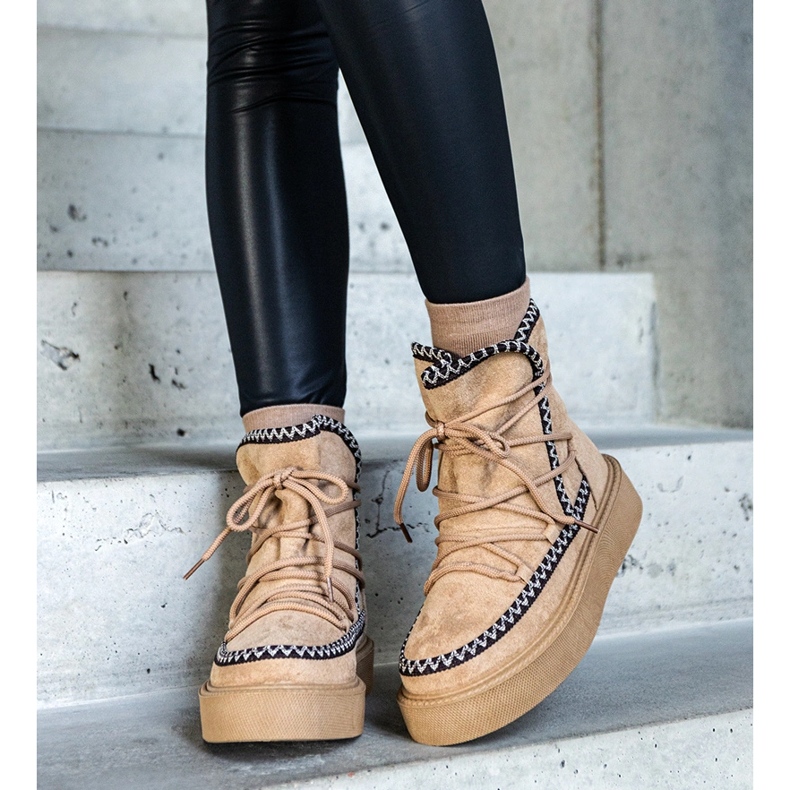 Botas de neve com plataforma bege e cadarço decoradas com bordado Mckenzie 1