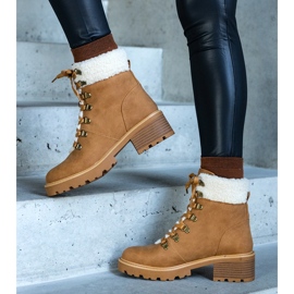 Botas marrons com cadarço decoradas com casaco de pele de carneiro Moses castanho 1