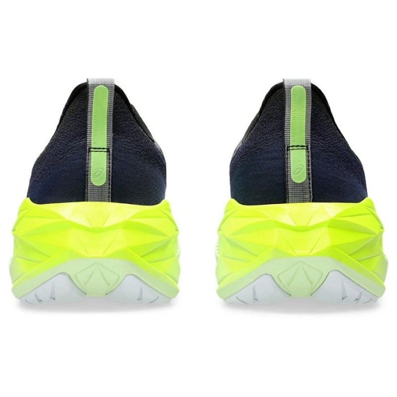 Tênis Asics Novablast 4 1011B693-003 preto 2