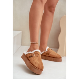 Chinelos femininos com sola grossa com pele e fivela Camel Linneola marrom 2