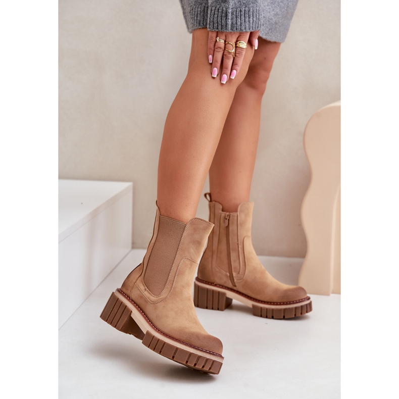 Botas Chelsea isoladas Camel Linneviae com zíper marrom 2