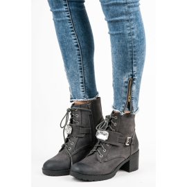 Kylie Trabalhadores no posto cinza 1