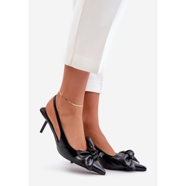 Salto alto preto em couro ecológico com laço Emirenna preto 1