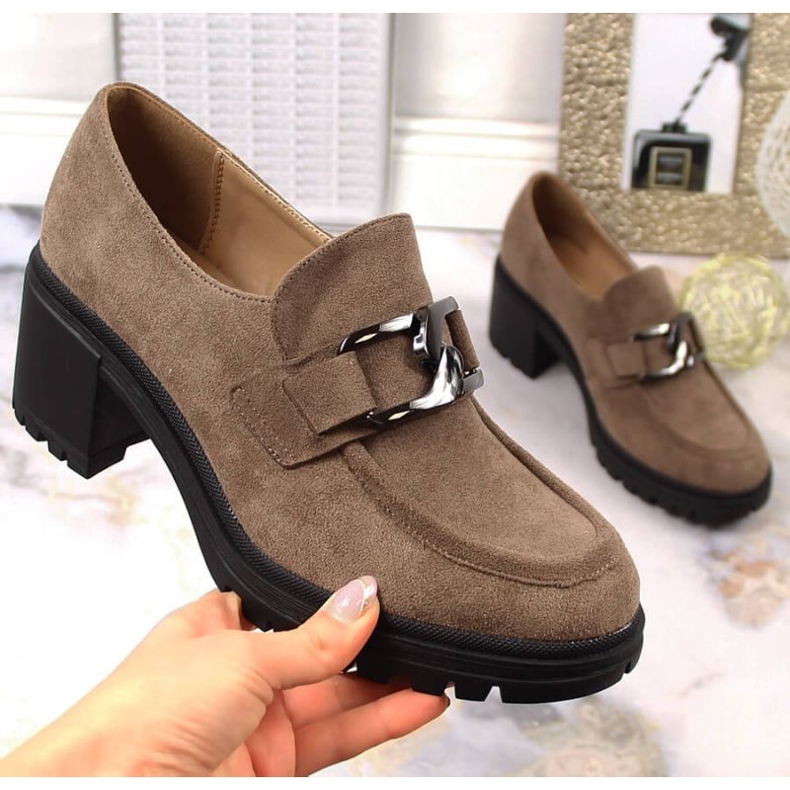 Salto alto de camurça com corrente Vinceza W JAN177B castanho 1