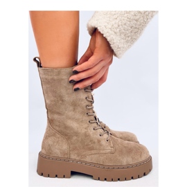 Centro KhakiBota de camurça com cadarço e gravata borboleta - Inello bege 1