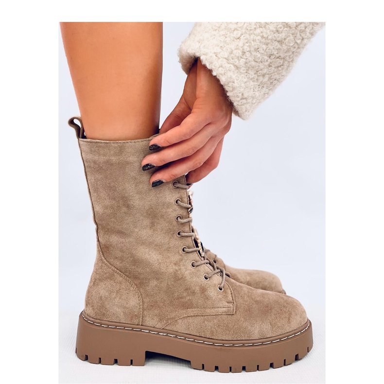 Centro KhakiBota de camurça com cadarço e gravata borboleta - Inello bege 1