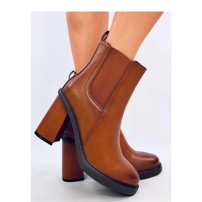 Botas Camel Chelsea com salto alto castanho 1 Botas Camel Chelsea com salto alto castanho 1