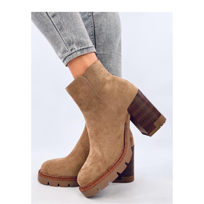 Botins de salto alto com protetor bege 1