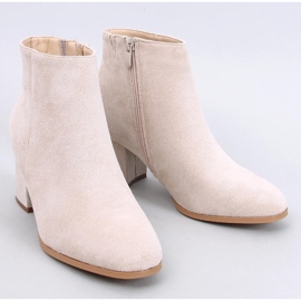 Botas femininas lisas e isoladas de salto alto bege 1