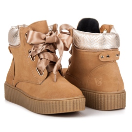 Vices Trepadeiras de renda castanho 2 Vices Trepadeiras de renda castanho 2