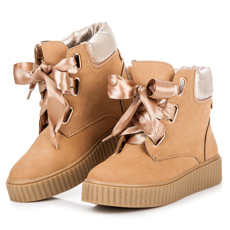 Vices Trepadeiras de renda castanho 1 Vices Trepadeiras de renda castanho 1