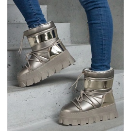 Botas de neve com plataforma dourada e inserções de patente dourado 1