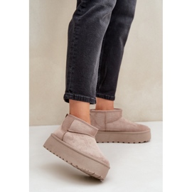 Botas femininas isoladas para neve em plataforma bege 2